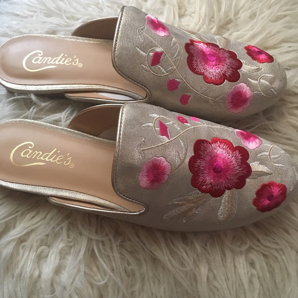 Beautiful floral loafers
